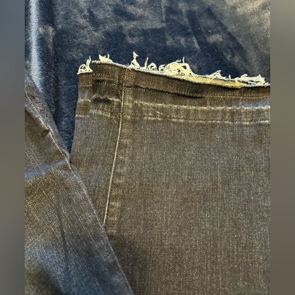 Inc Blue Jeans size 8 frayed patches on legs and cuff of Jean💙 - Picture 13 of 16